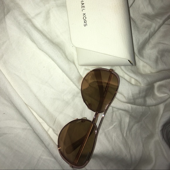 Michael kors sunglasses and case - Picture 3 of 7